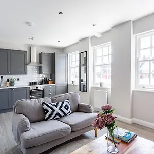 Apartment Shades Of Grey, Southend-on-Sea